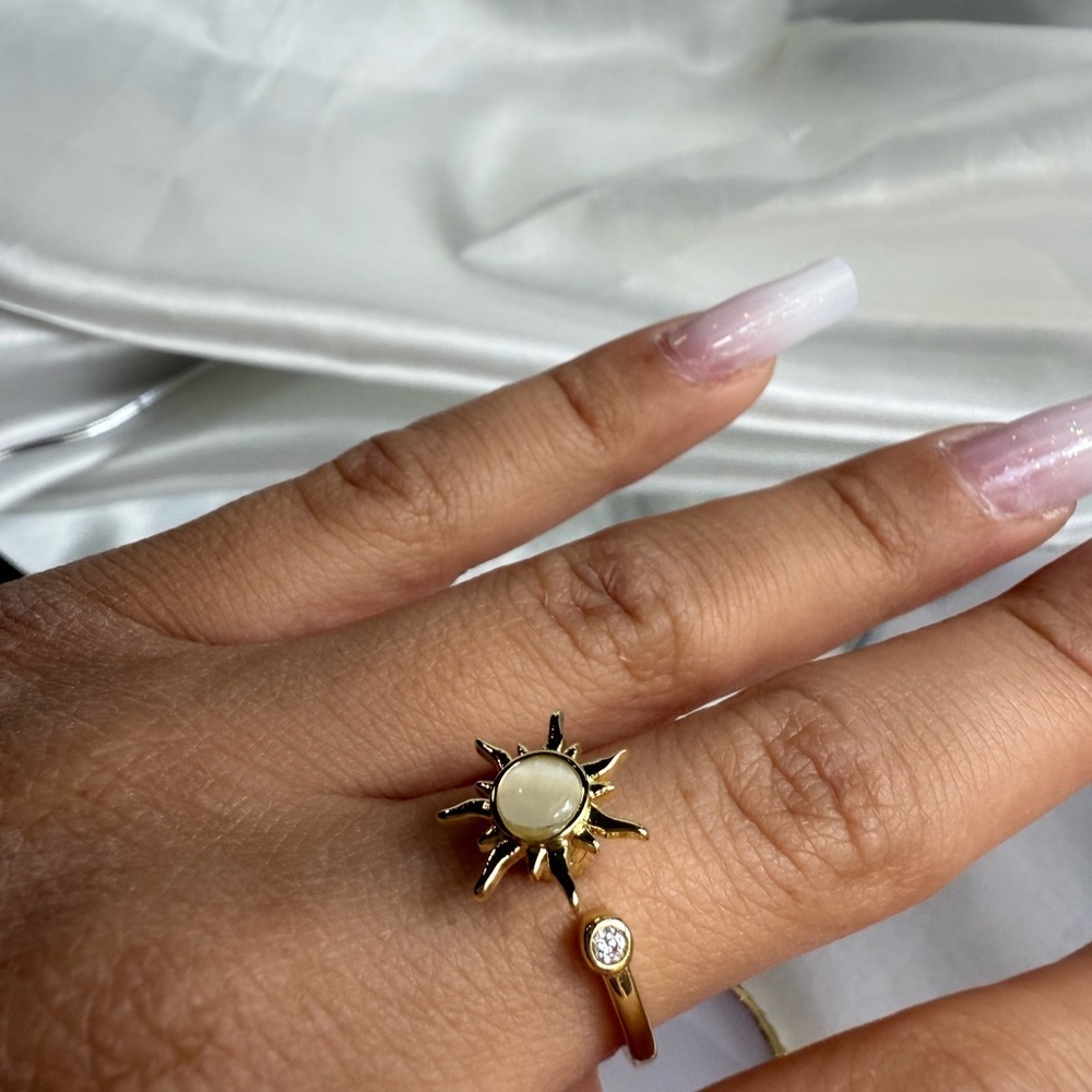 New! 18K plated gold Sunburst Pink Floral Stainless Steel Ring - Picture 6 of 11